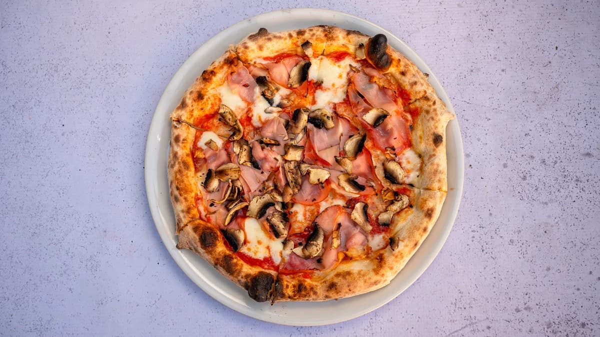 Pizza Speck-Kërpudhë